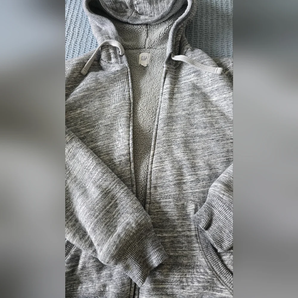 GAP Heather Gray Hooded Sweatshirt With Sherpa Lining Sz. Large